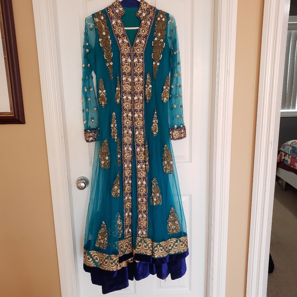 WOREN MINT CONDITION - Teal and Royal Blue Heavy A